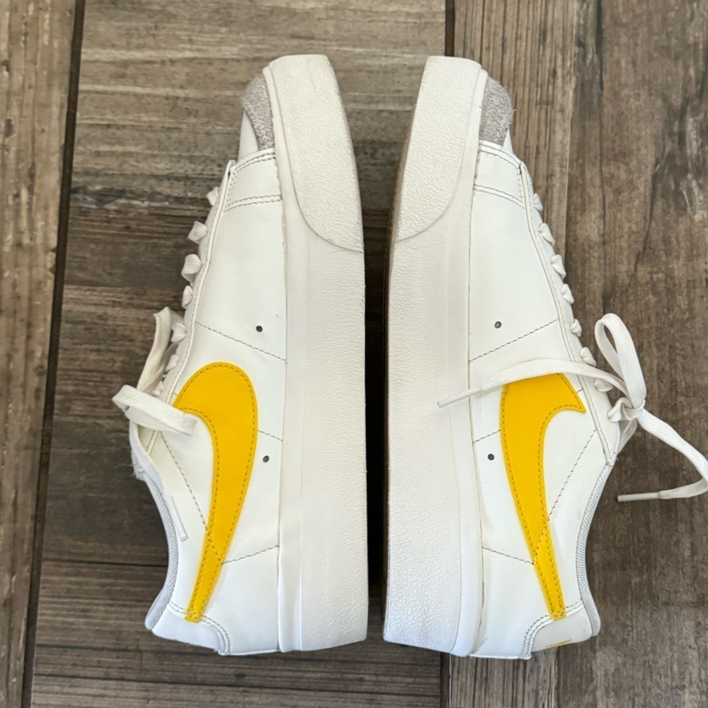 Nike Women’s Blazer Low Platform Sneaker size 8.5 - Picture 9 of 11